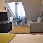 Colmeia Apartment *